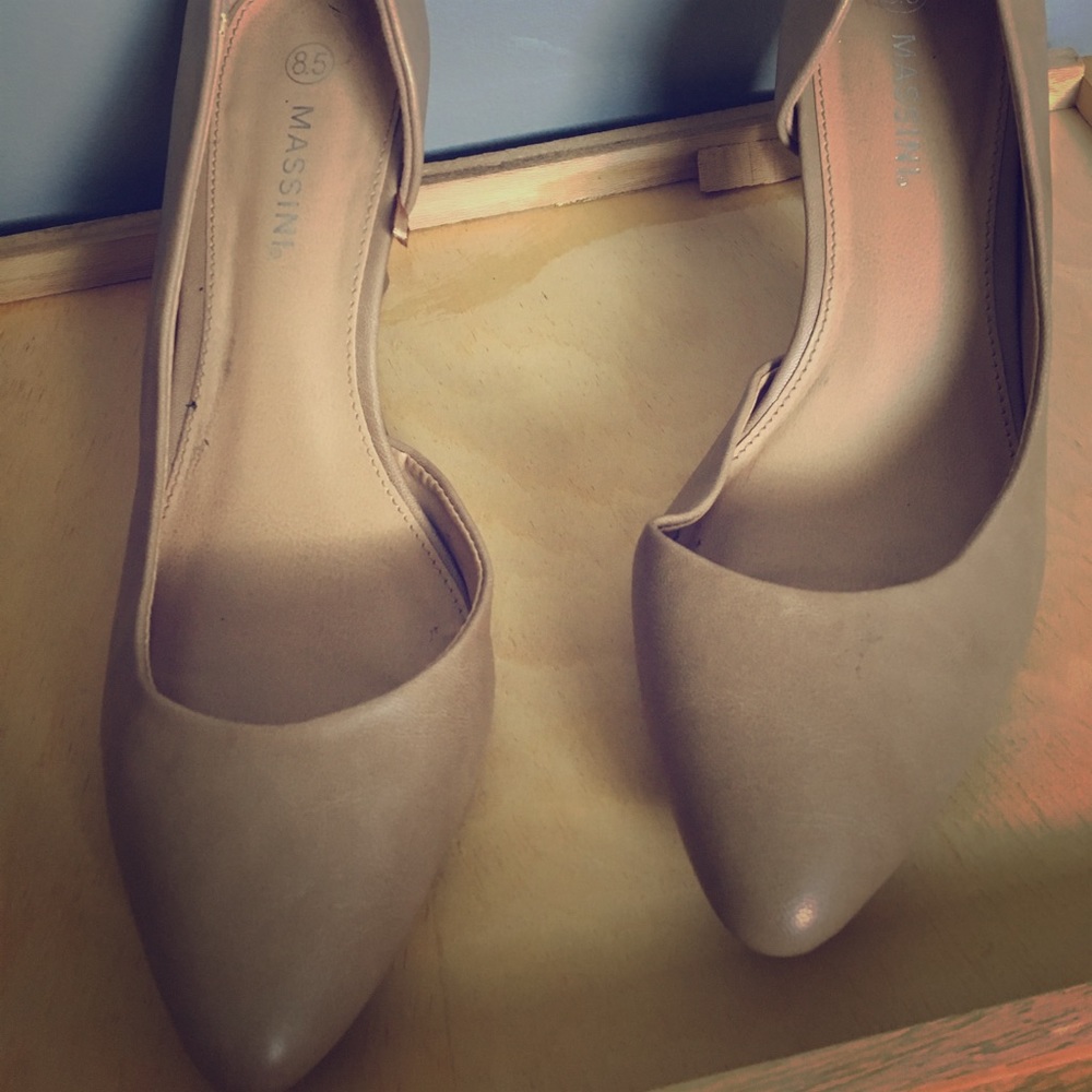 Classic nude pumps by Massini brand